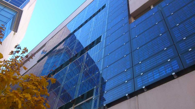 China beweert een transparante coating te hebben ontwikkeld die ramen in zonnepanelen verandert