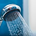Wanneer is het beter om te douchen om het lichaam te ondersteunen? Een douche in de ochtend en een douche in de avond hebben een verschillend effect.