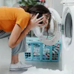 Niet hard schrobben en geen technische dienst bellen: de eenvoudige truc om je sneakers in de wasmachine te wassen zodat ze er weer als nieuw uitzien