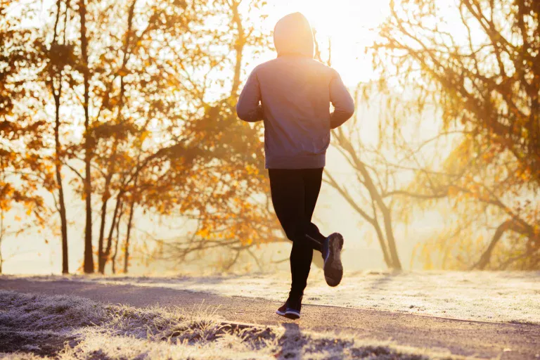 4 tips die mij hebben geholpen om elke ochtend te gaan sporten en de voordelen die ik in mijn lichaam heb gemerkt: “Mensen die ’s ochtends sporten, hebben misschien wel gelijk”